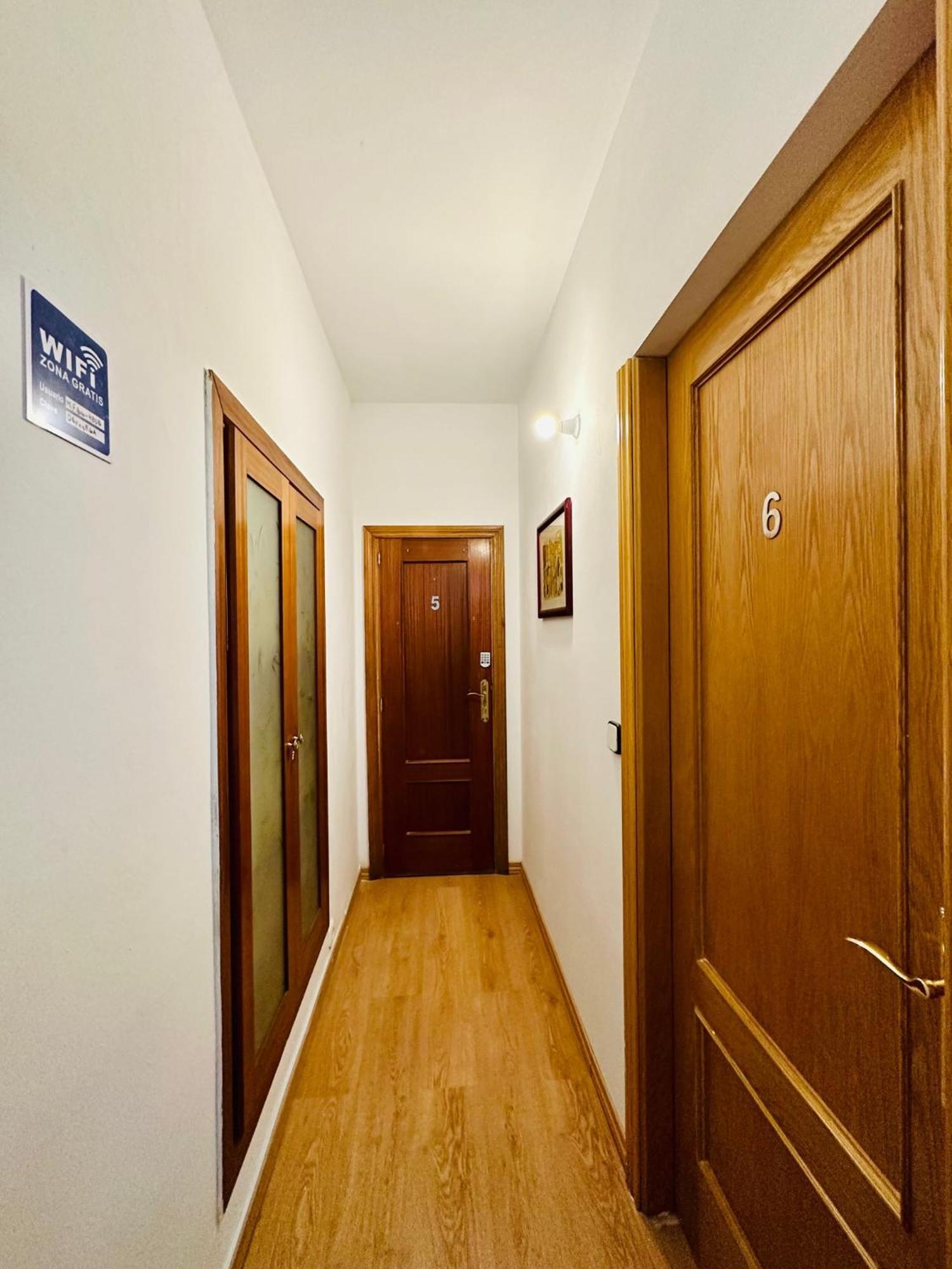 Punta Me Rooms In Madrid Downtown Екстер'єр фото