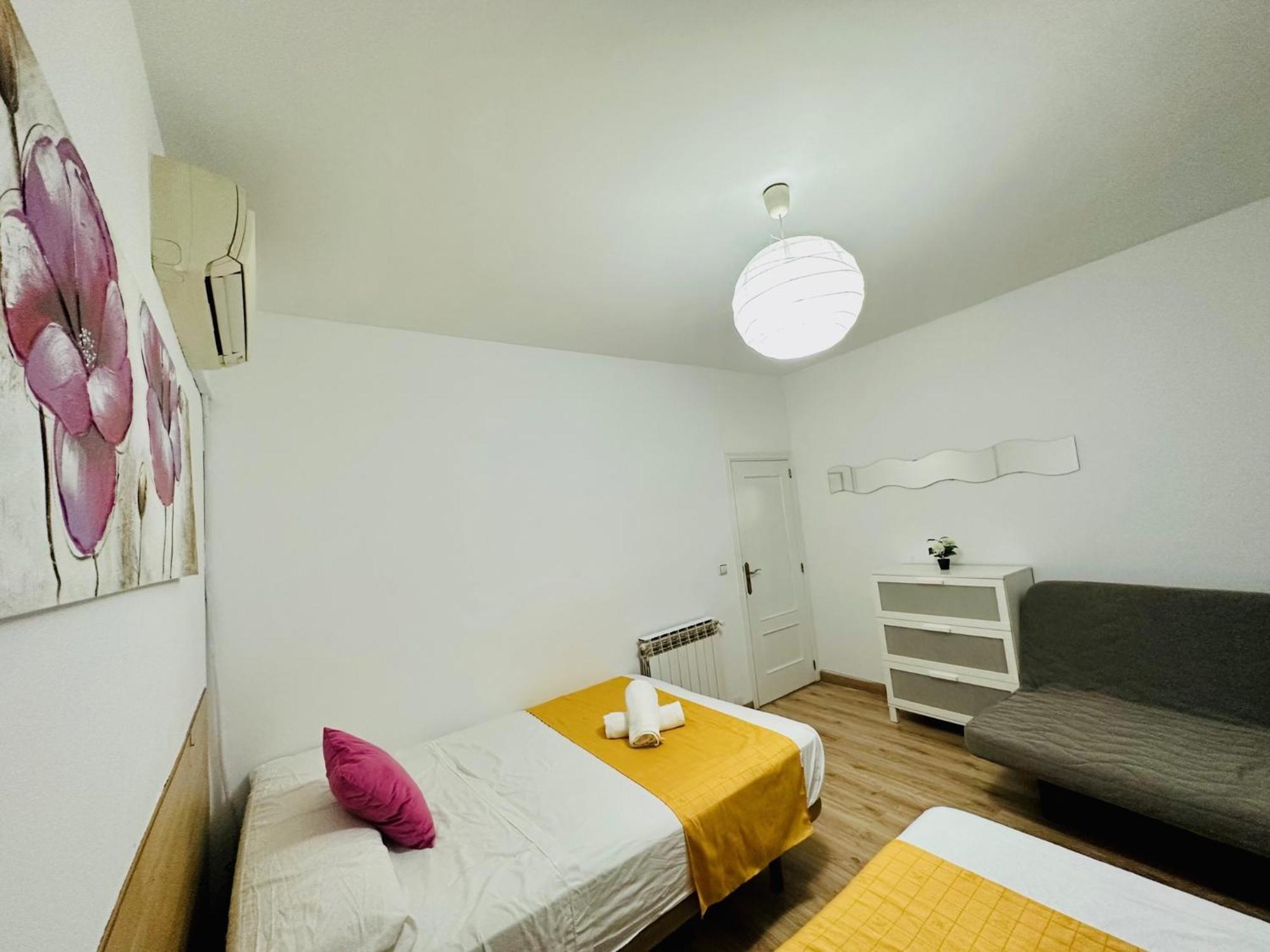 Punta Me Rooms In Madrid Downtown Екстер'єр фото