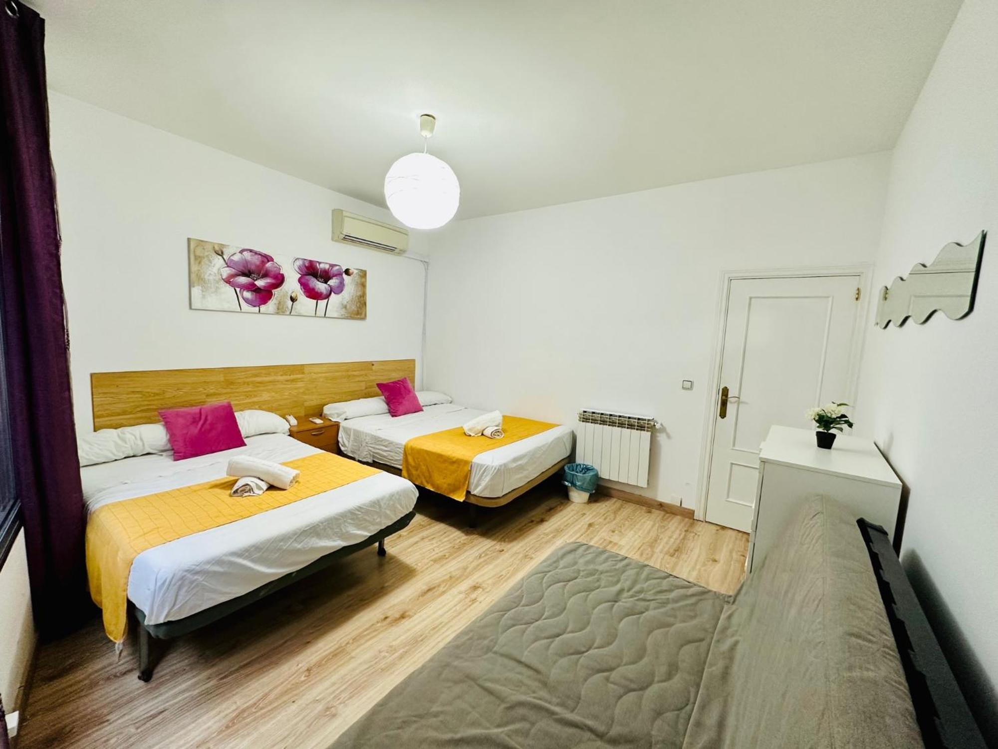 Punta Me Rooms In Madrid Downtown Екстер'єр фото