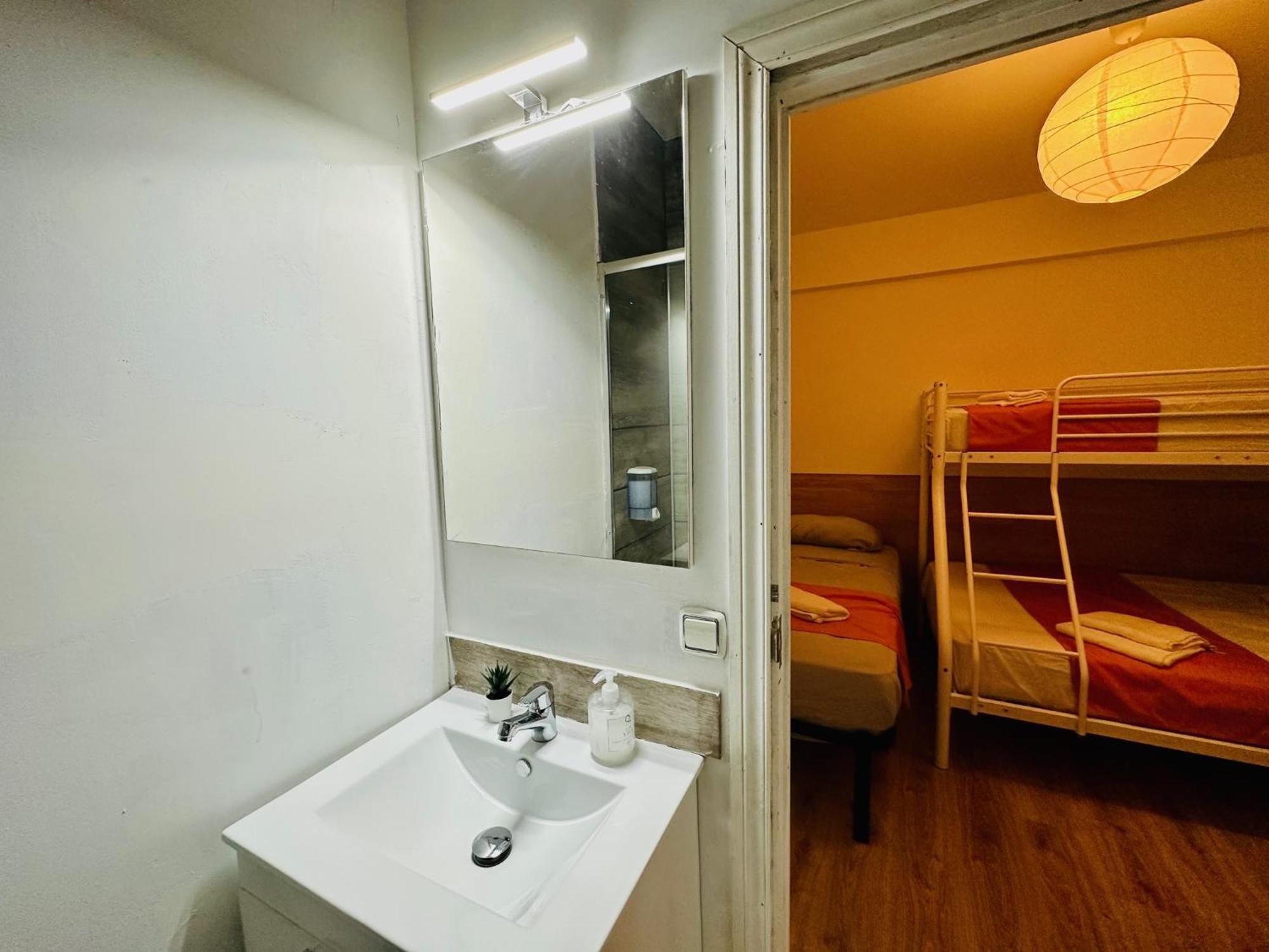 Punta Me Rooms In Madrid Downtown Екстер'єр фото